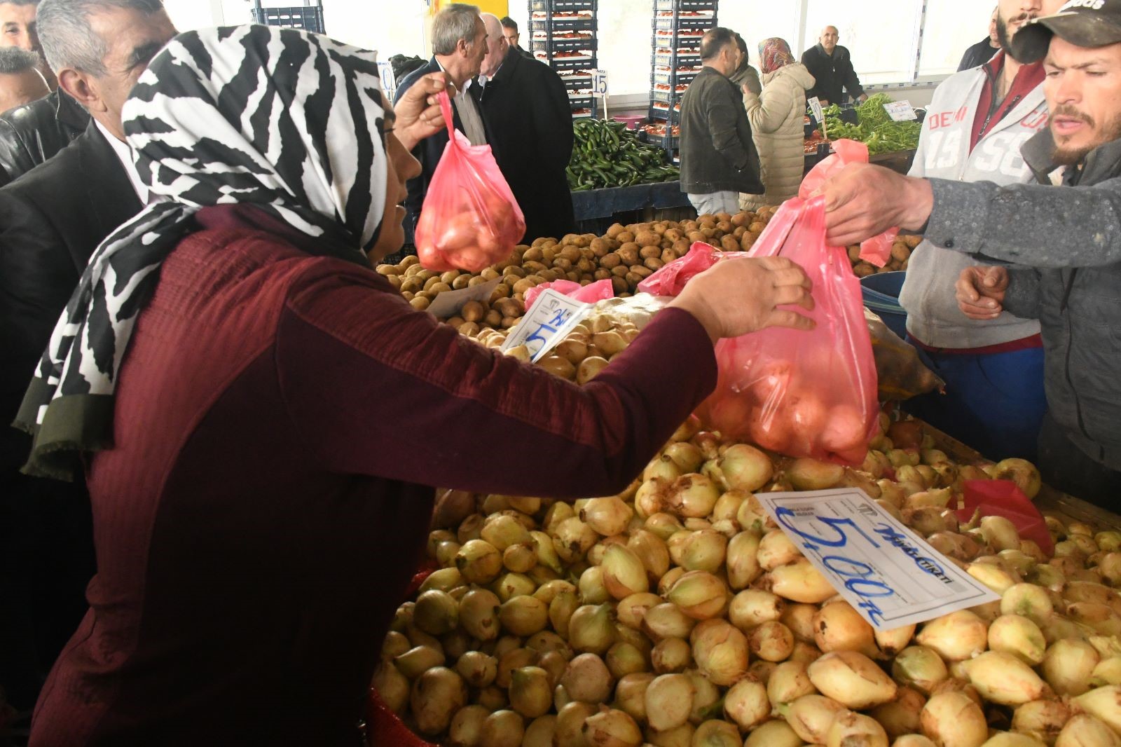 Soğanın kilosu o ilde sudan ucuz!