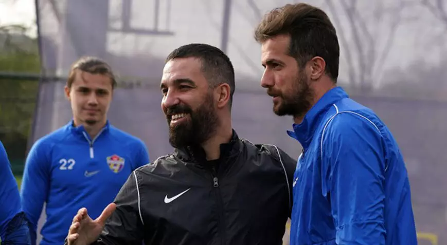 Arda Turan Galatasaray'ın yıldızını istiyor!