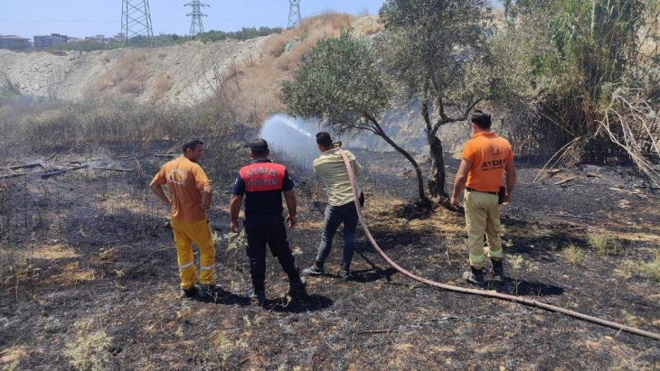 Kuşadası'nda korkutan yangın!