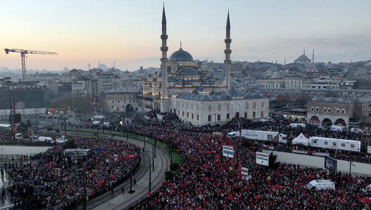 Galata Köprüsü’nde Filistin eylemi: Bilal Erdoğan’dan sert açıklamalar