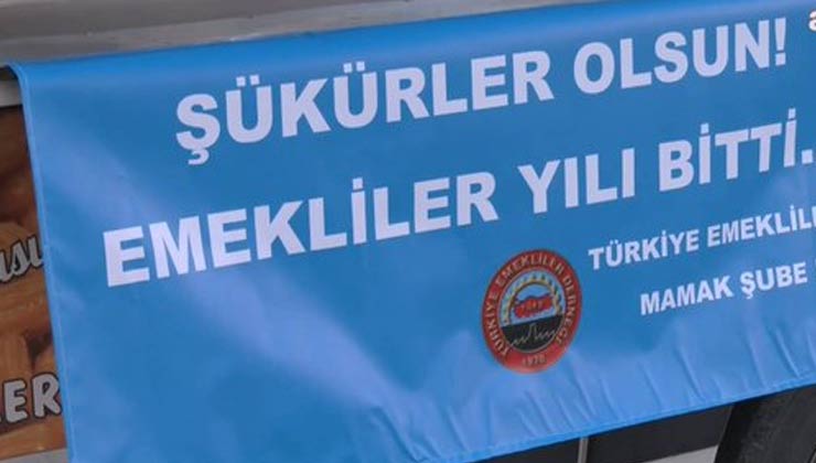 Emekliler “Emekliler Yılı”nın sona ermesini lokma dağıtarak kutladı